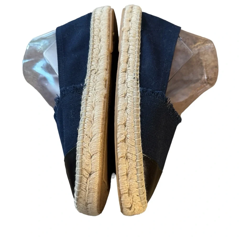 *Women’s Saks 5th Ave Size 9 Blue Fabric Upper Black Faux Leather Toe Espadrille